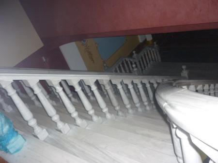 Somptueux escalier en marbre blanc